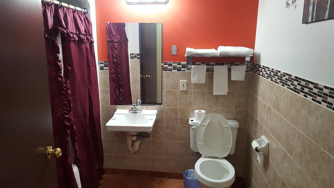 Royal Windsor Motel Екстер'єр фото
